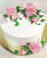 Праздничный торт «Розы на белом»