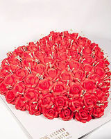 Праздничный торт «Сердце из алых роз»