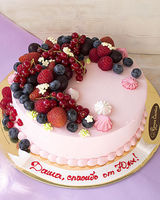 Праздничный торт «Ягодный розовый»