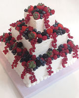 Свадебный торт «Ягодный квадратный»