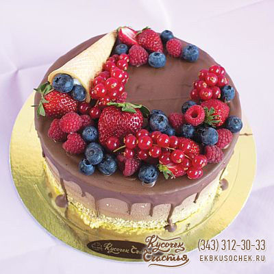 Праздничный торт «Рожок с ягодами»