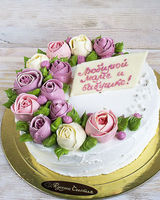 Праздничный торт «Розы для мамы и бабушки»