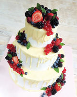 Свадебный торт «Белый шоколад и ягоды»