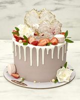 Свадебный торт «Карамельные сердца»
