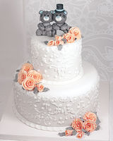 Свадебный торт «Мишки с розами»