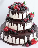 Свадебный торт «Шоколад и ягоды»