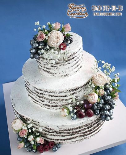 Свадебный торт «Цветы и виноград»