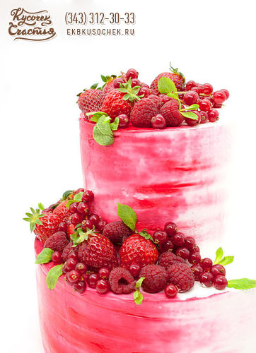 Свадебный торт «Красные ягоды и акварель»